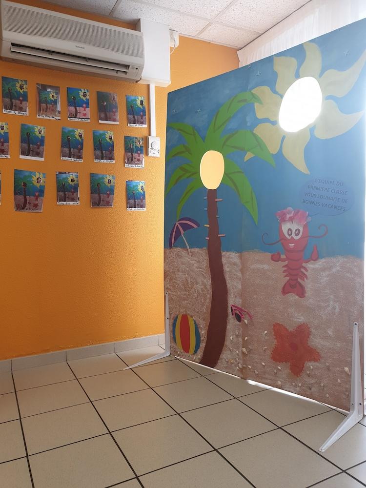 فندق بريمير كلاس نيورت إست - لا كريش La Creche المظهر الخارجي الصورة